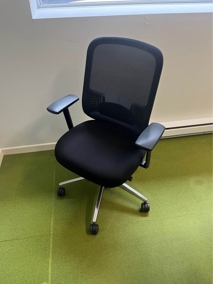 Ergonomic office chair